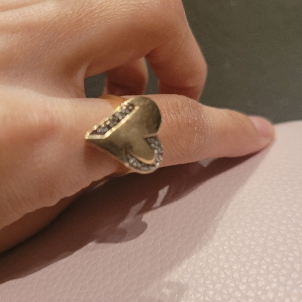 14k DC yellow gold heart shape ring , vintage